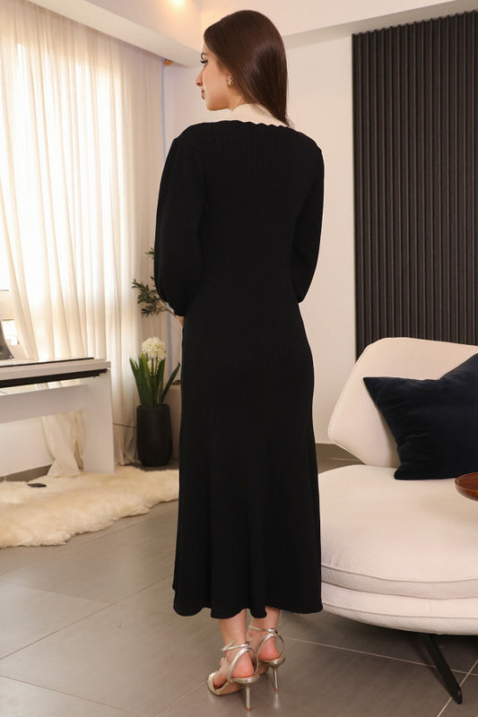 فستان بتصميم ازارير بياقة مطوية لون اسود