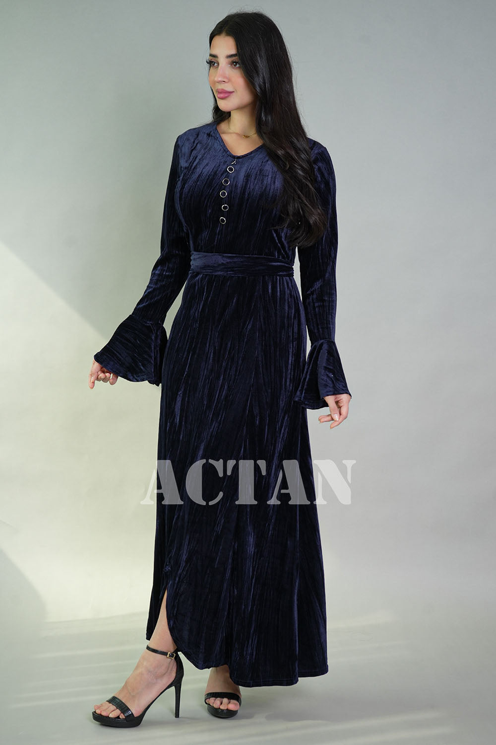 Velvet dress with front slit 