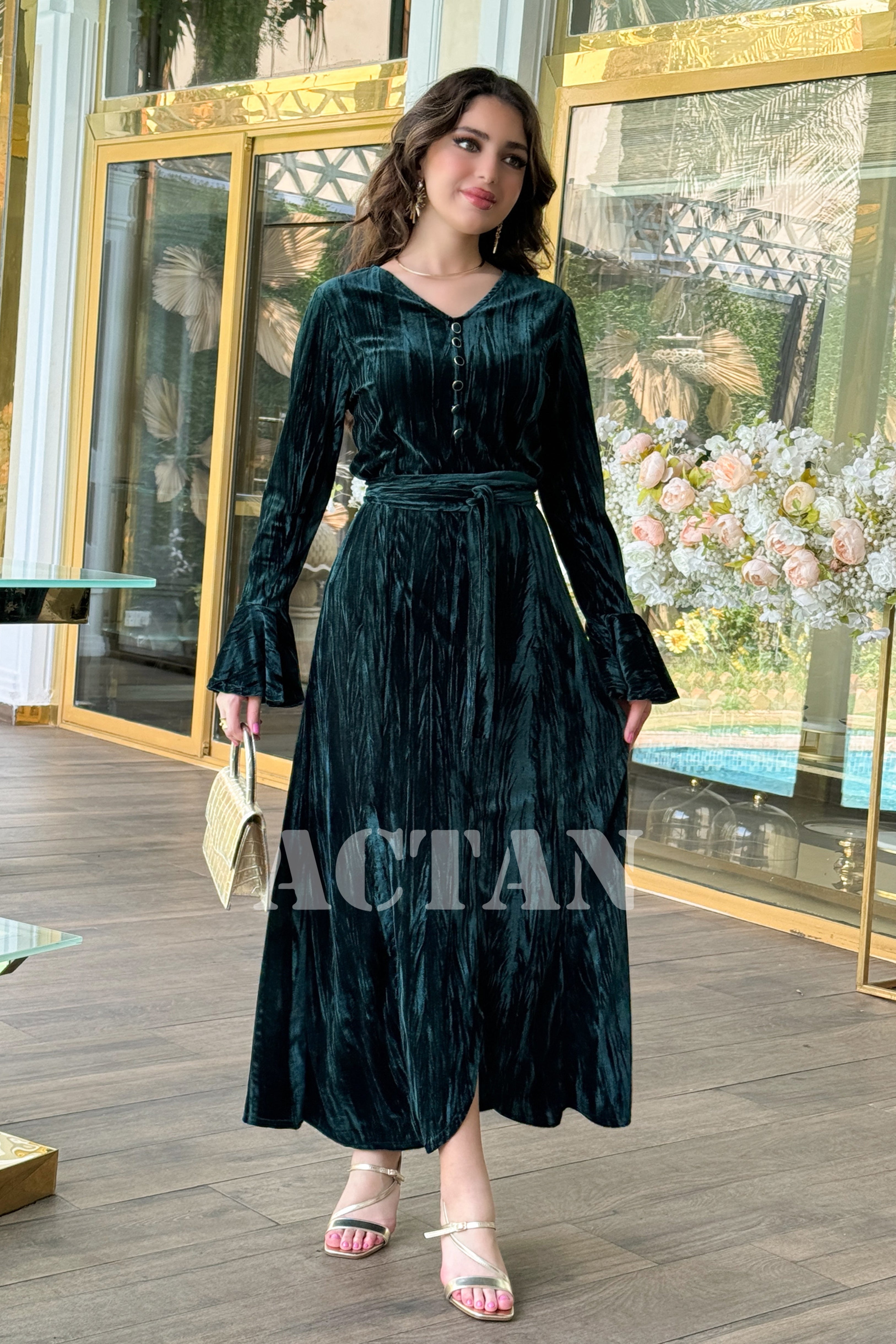 Velvet dress with front slit 