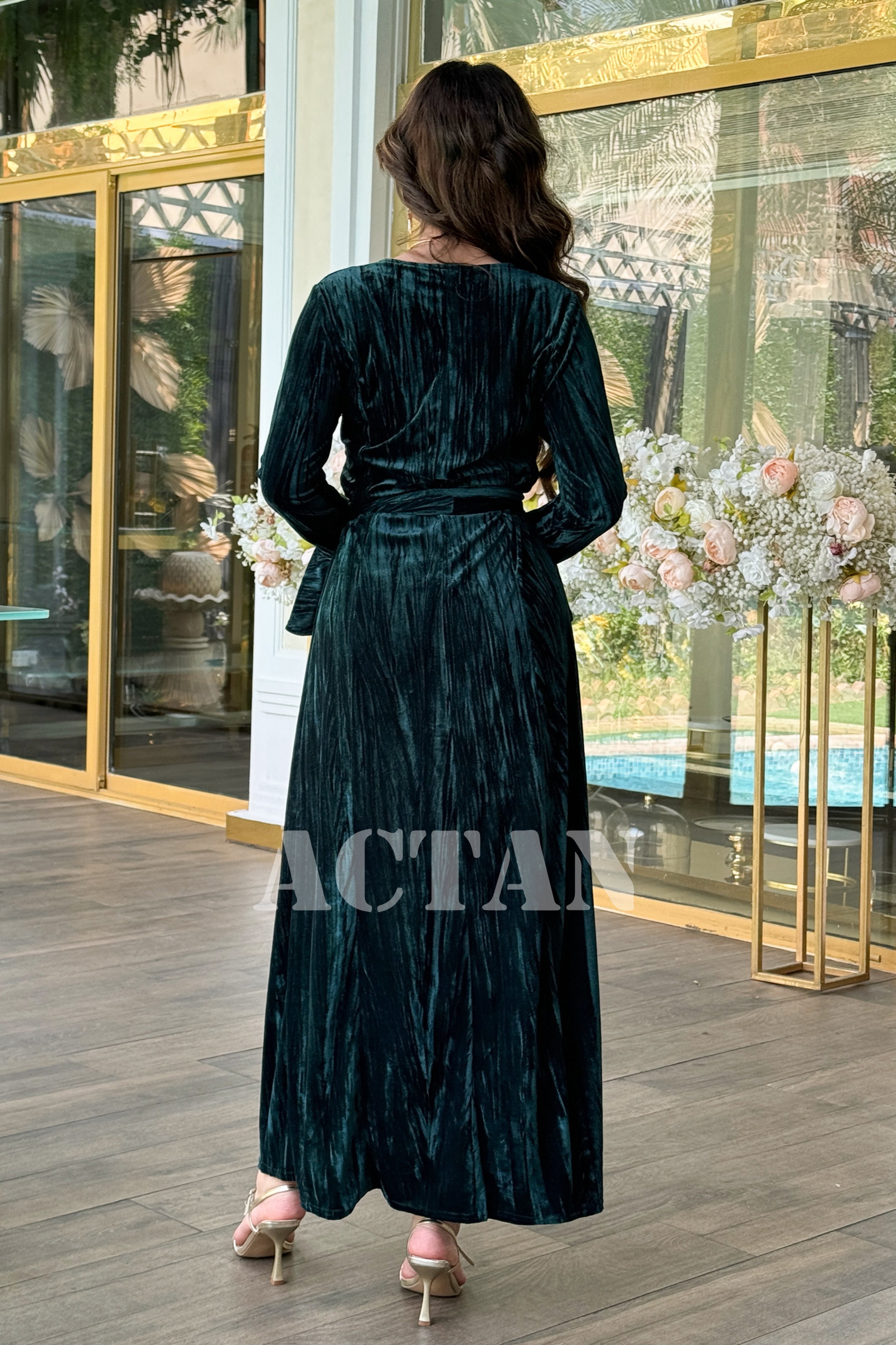 Velvet dress with front slit 