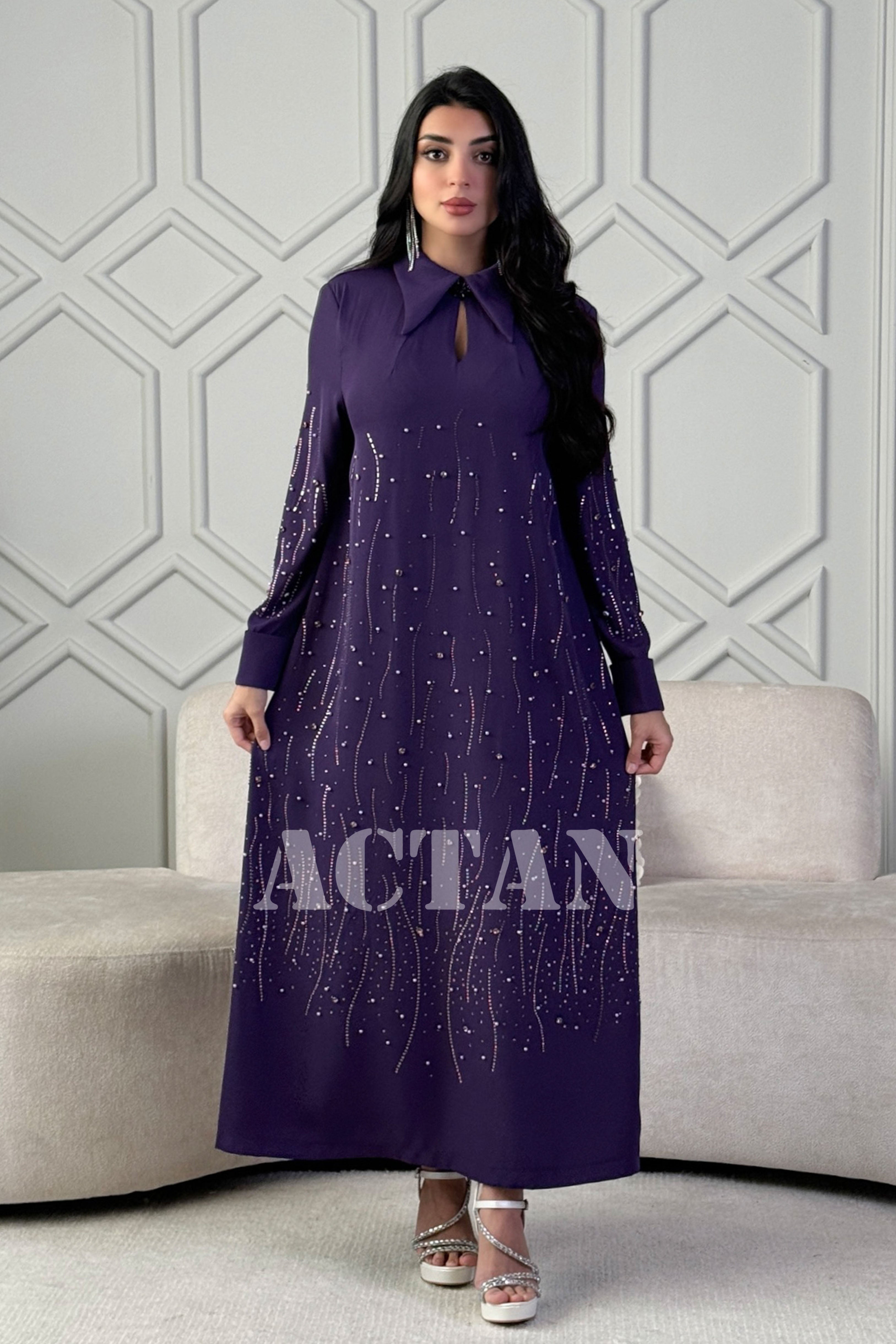 Maxi dress with collar and folded cuffs 