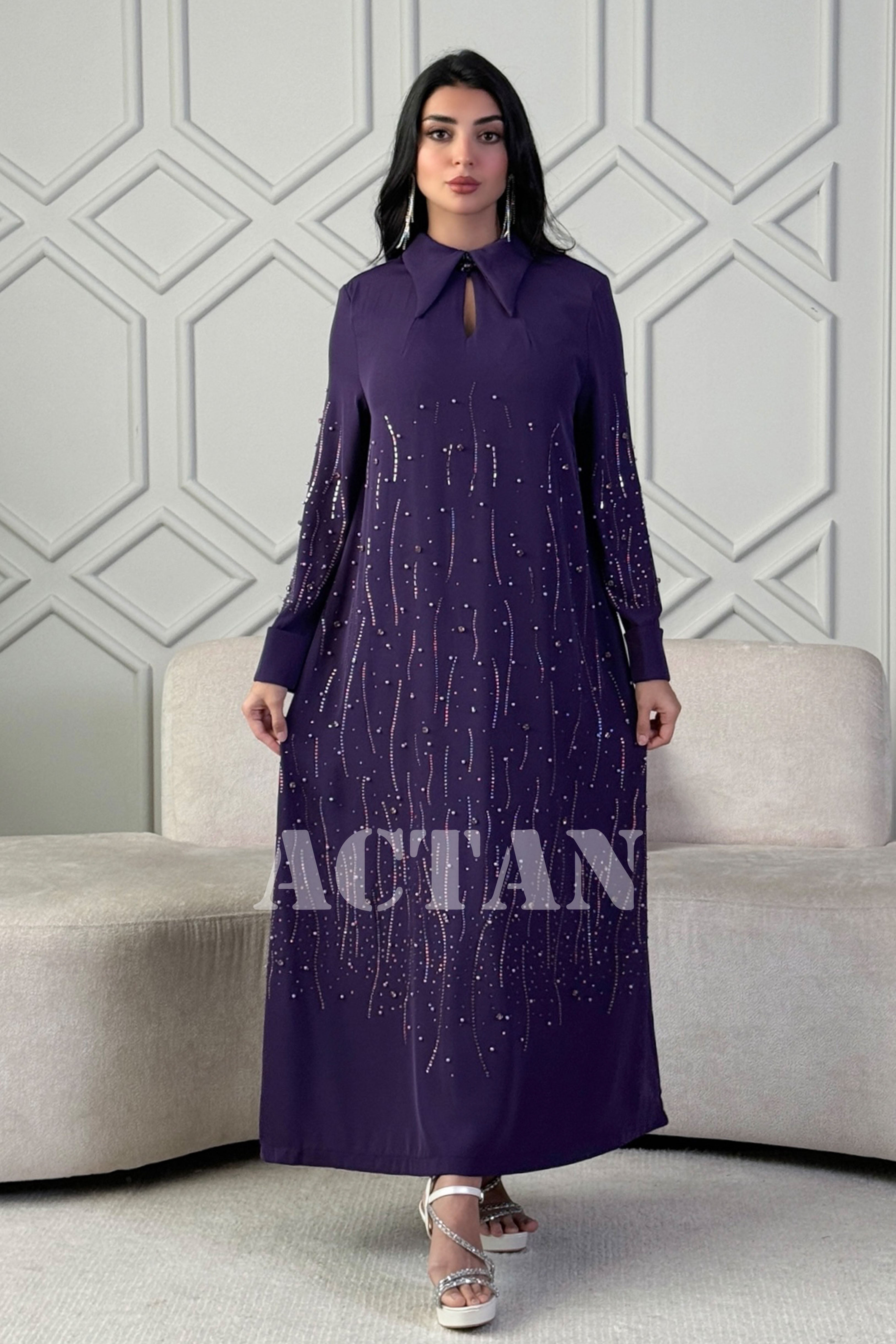 Maxi dress with collar and folded cuffs 