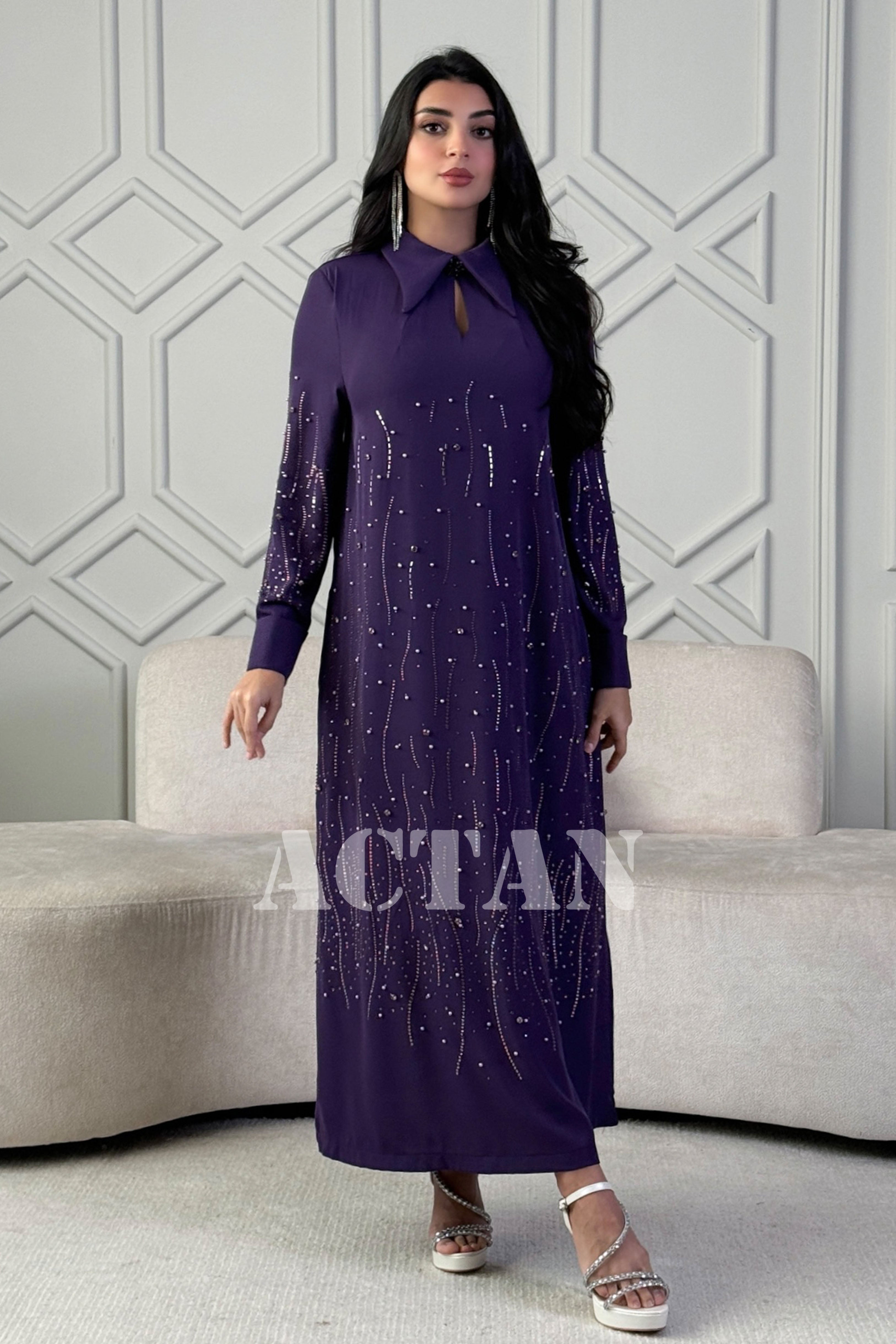 Maxi dress with collar and folded cuffs 