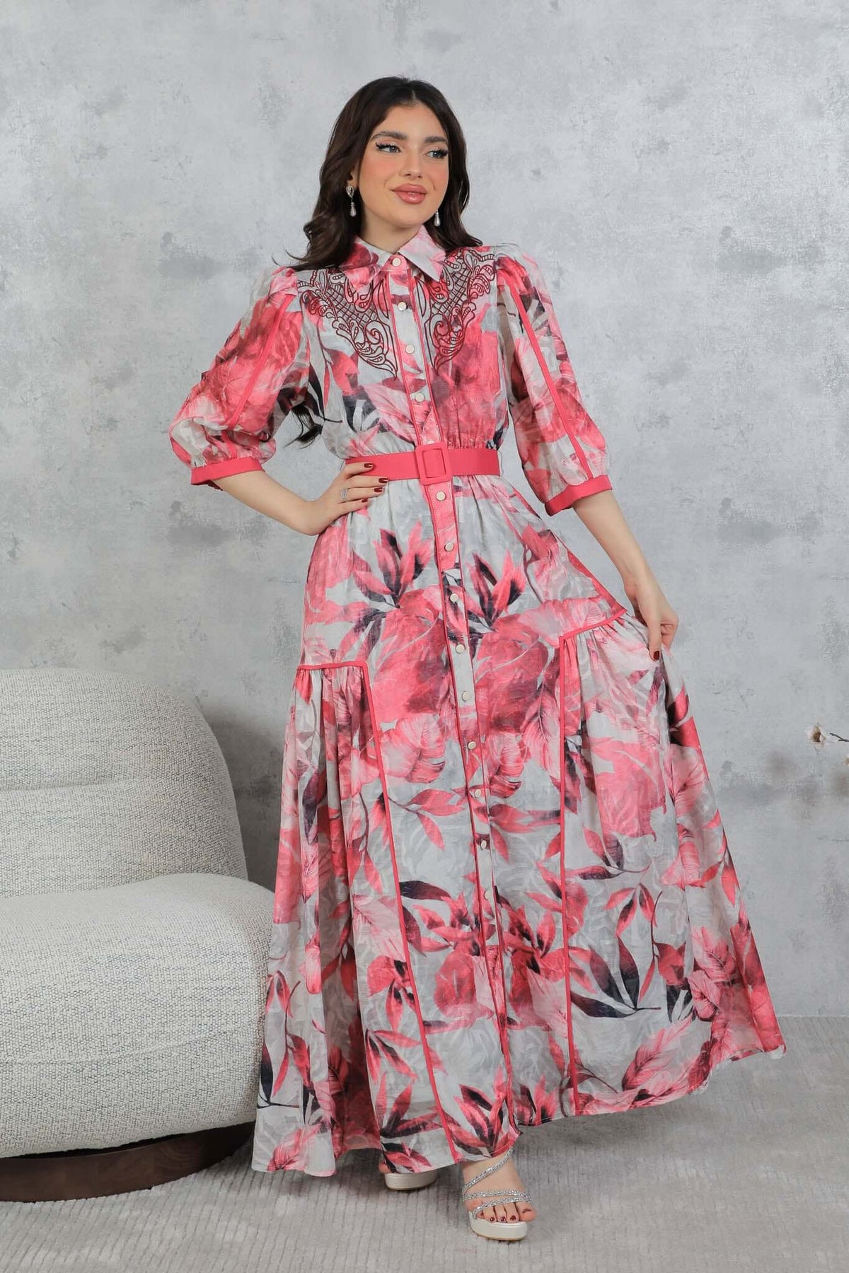 Maxi dress with floral print and embroidered details on the front 