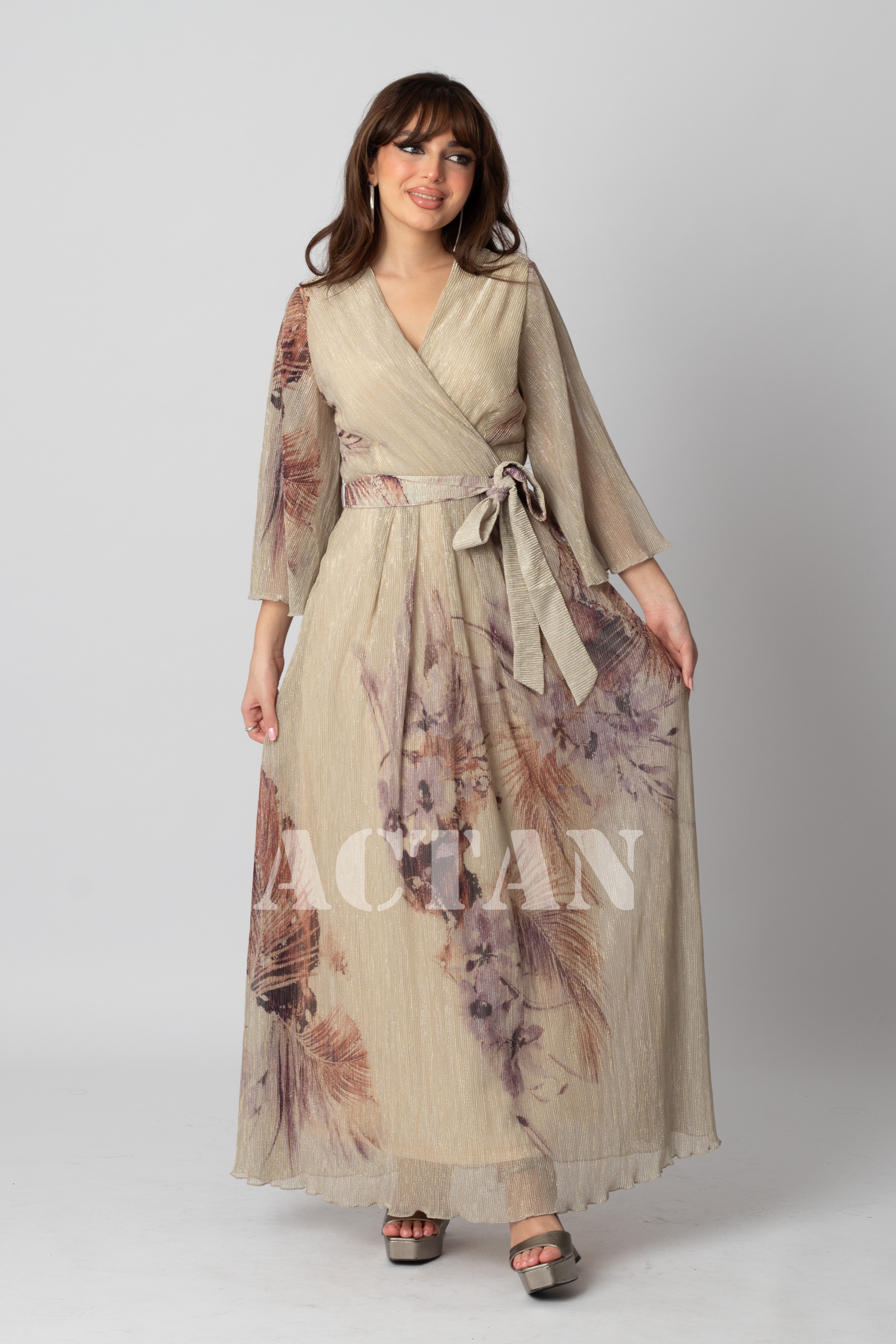 Long pleated dress with rose print 