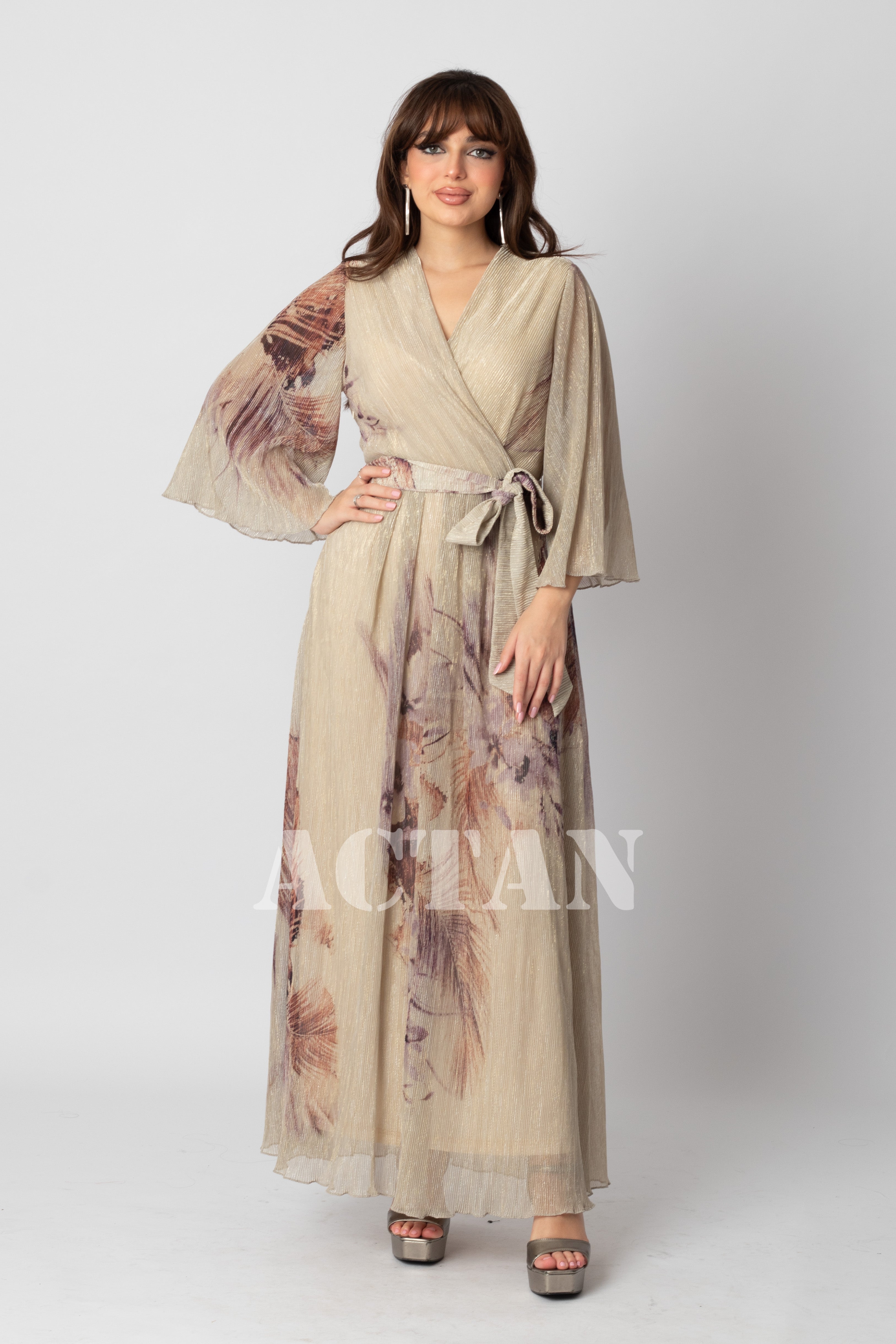 Long pleated dress with rose print 