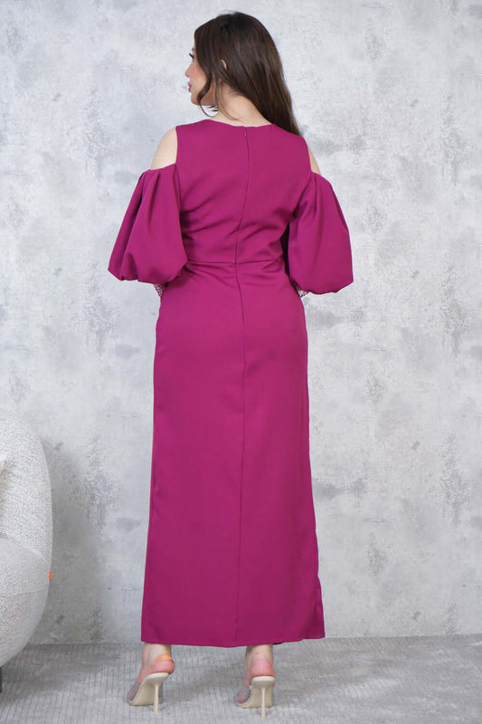 فستان ماكسي بفتحة من الأمام مزين بالفصوص لون ارجواني
