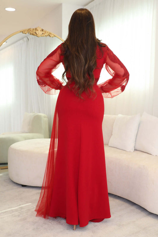 فستان سهرة تل بذيل جانبي لون احمر