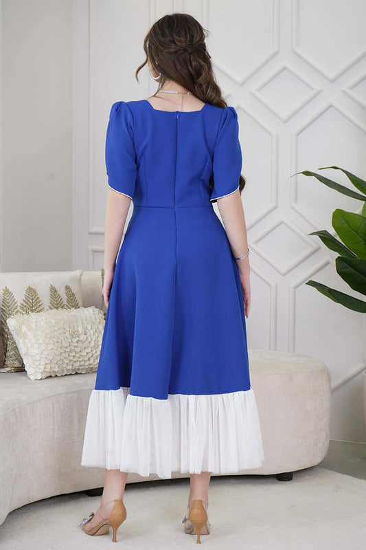 فستان ميدي بأكمام قصيرة مزينة بفصوص لون ازرق