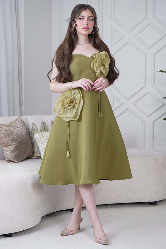فستان قصير مزين بأزهار بارزة لون اخضر