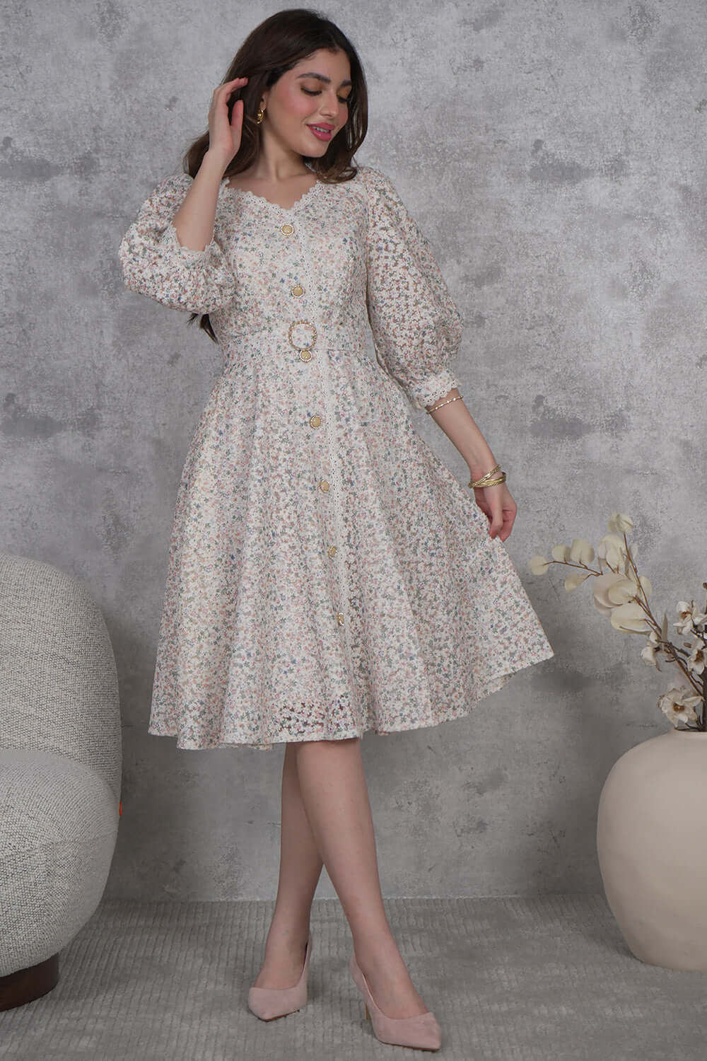 Classic short dress with floral pattern 