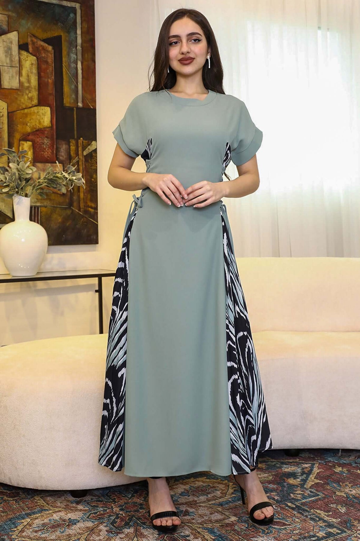 Maxi dress with tie waist 