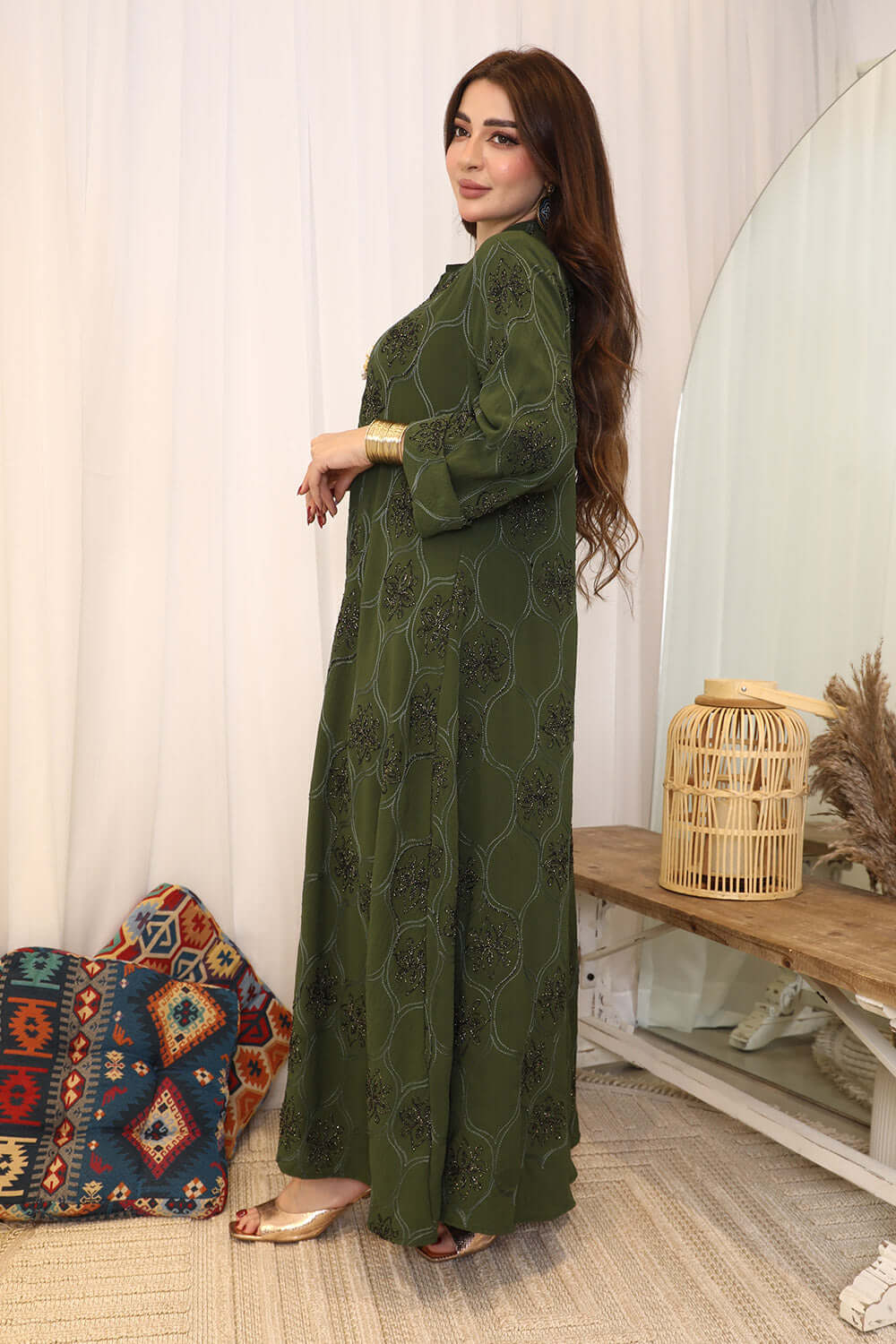 Long, wide galabiya with embroidery 