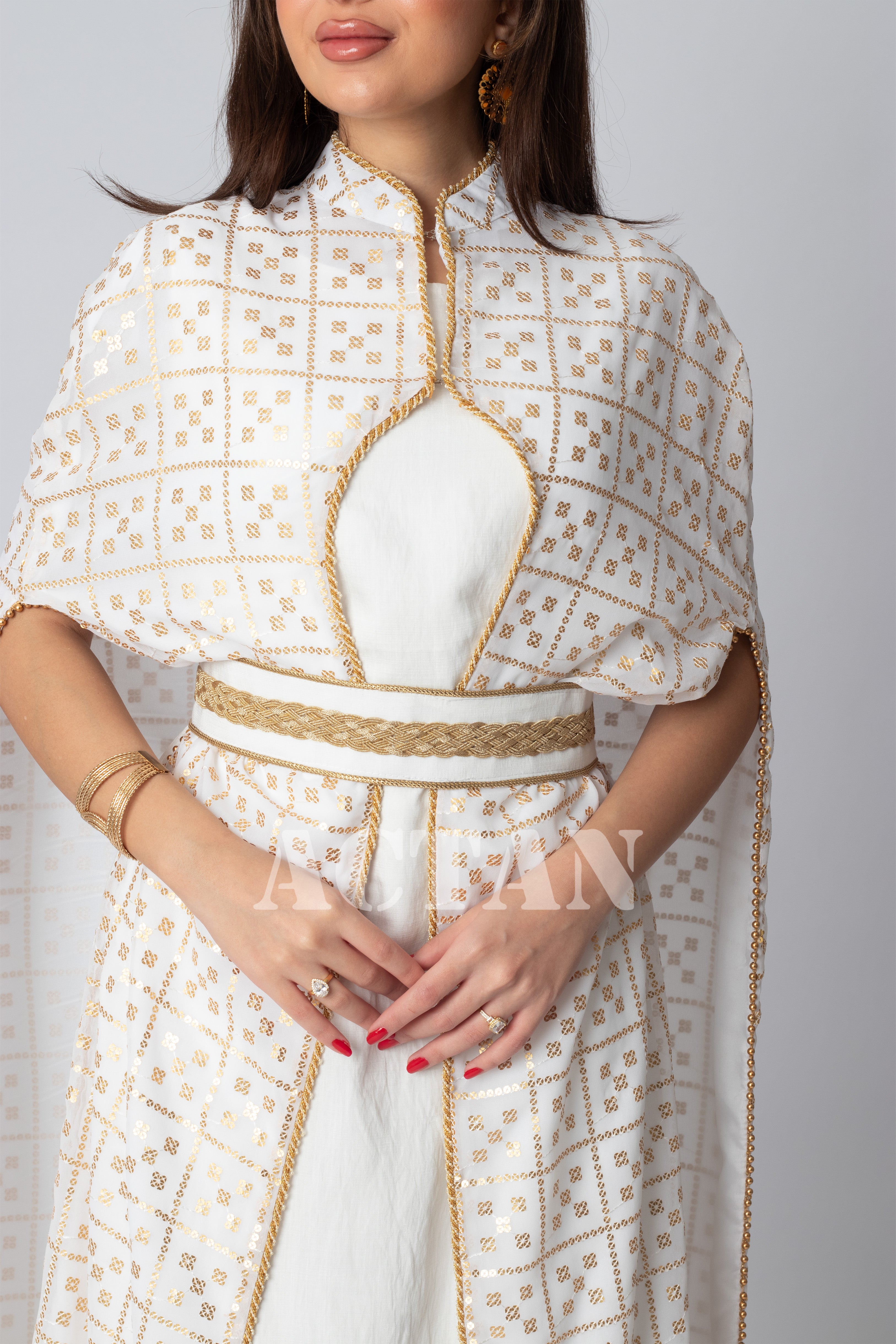 Two-piece jalabiya with gold embroidery 