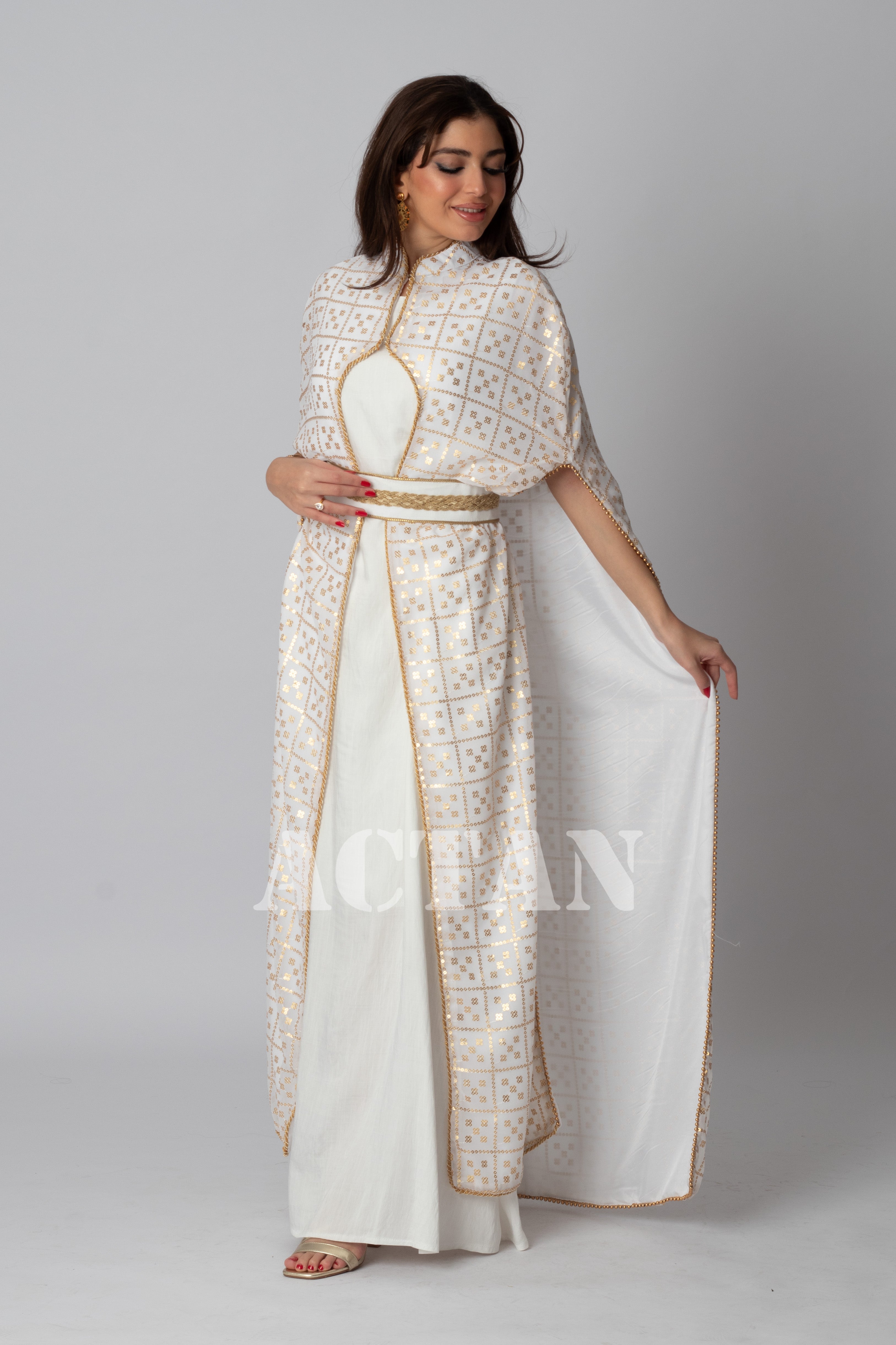 Two-piece jalabiya with gold embroidery 