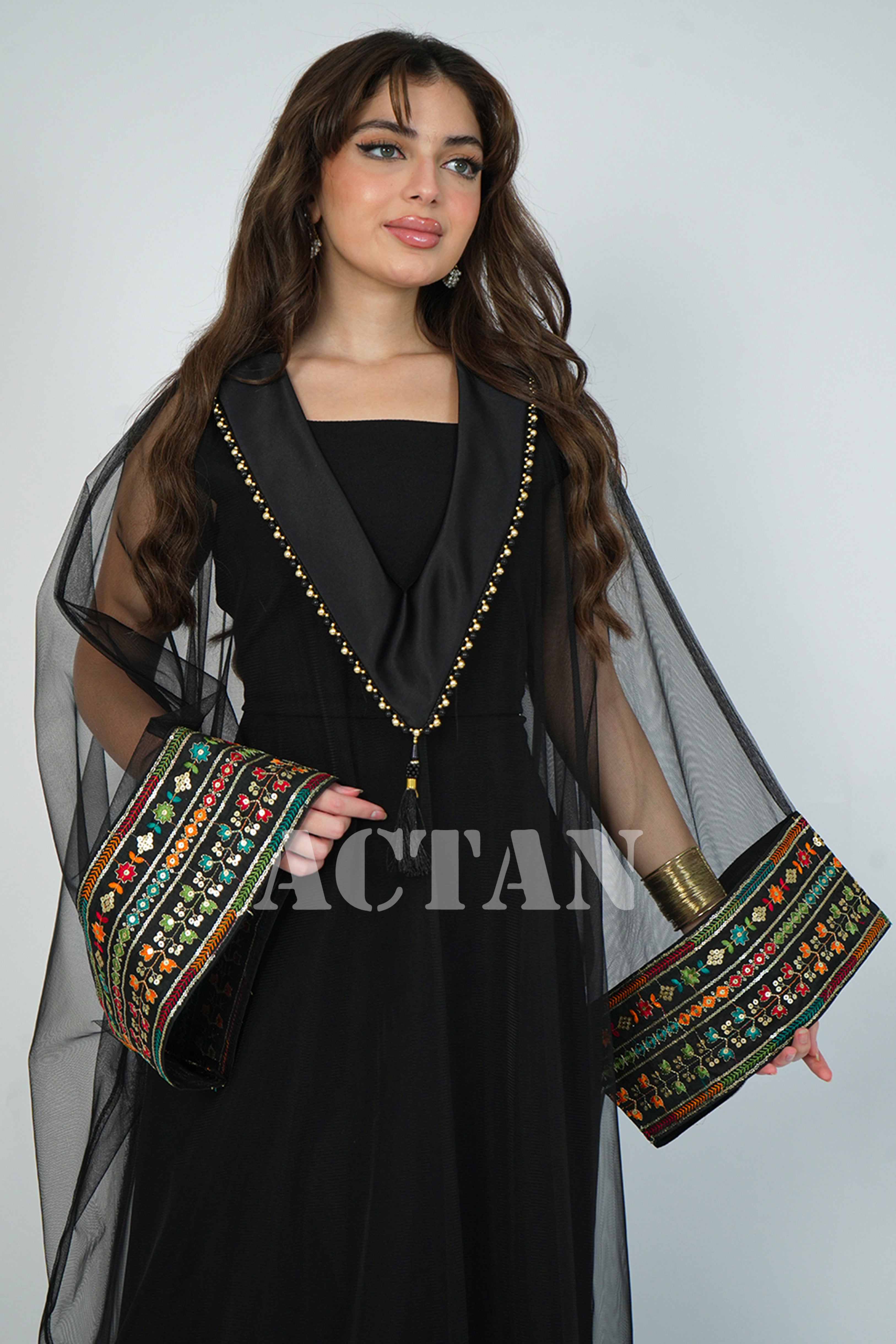 Two-piece tulle jalabiya with embroidered sleeves 