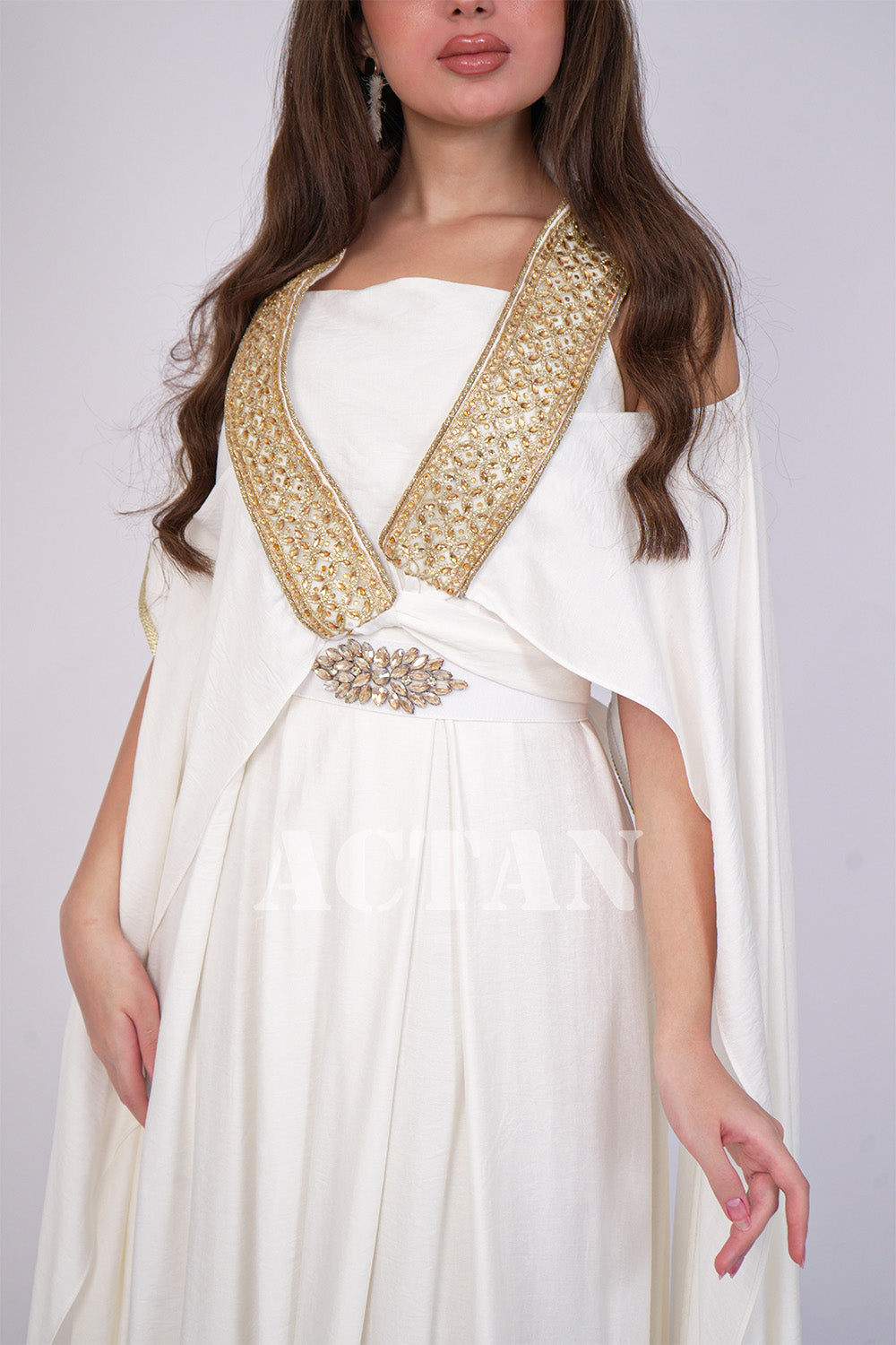 Two-piece jalabiya with off-shoulder robe 