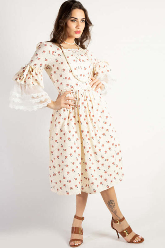 Floral dress with wide sleeves