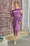 Midi dress with embroidered collar and decorated with feathers in mauve color