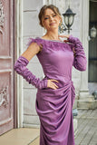 Midi dress with embroidered collar and decorated with feathers in mauve color