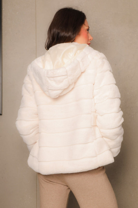 White winter jacket with hoodie collar and zipper