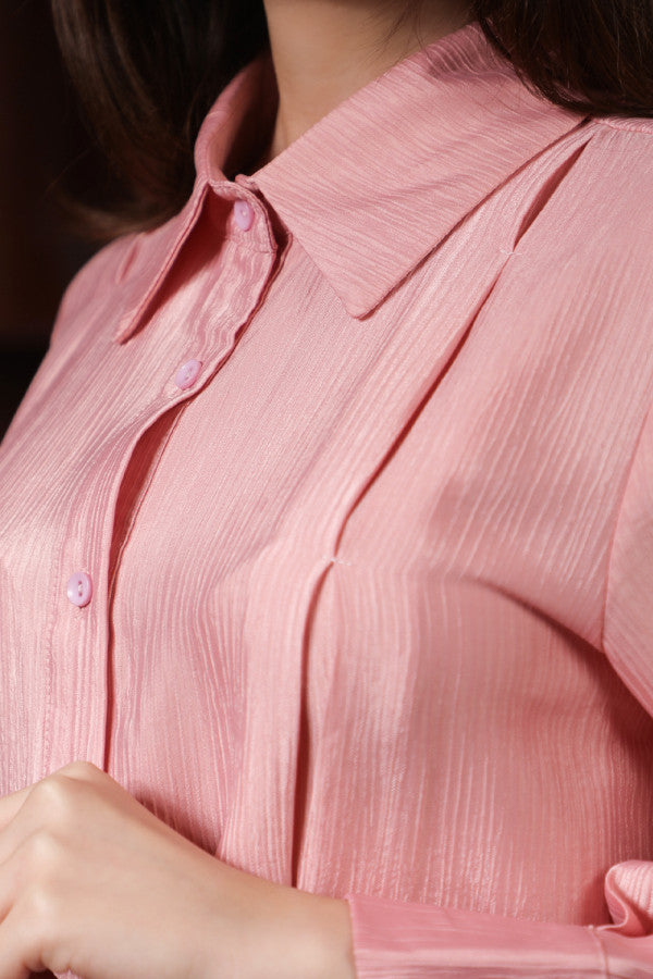 قميص بمظهر مجعد منطبق القوام لون وردي