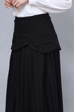 Pleated skirt with split design, black