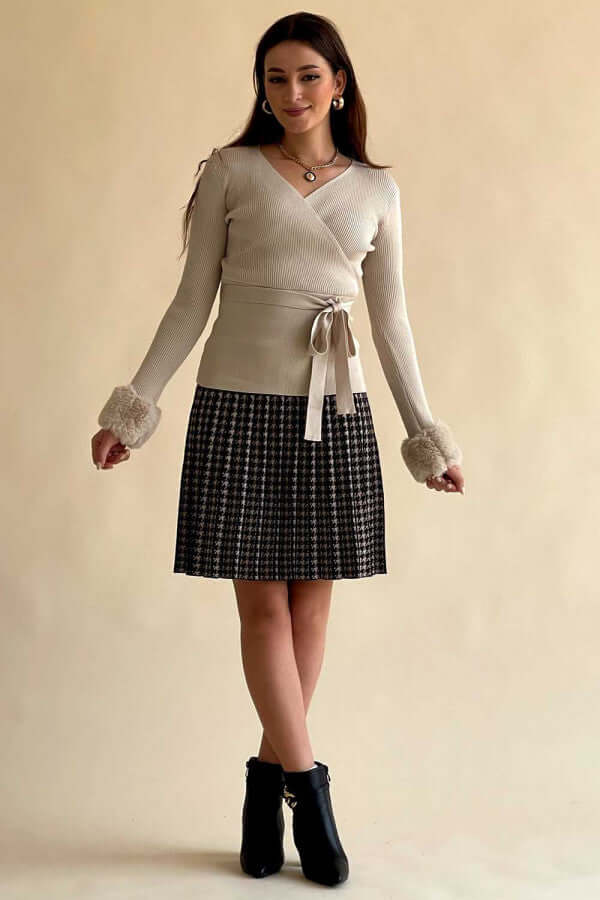 Short pleated skirt