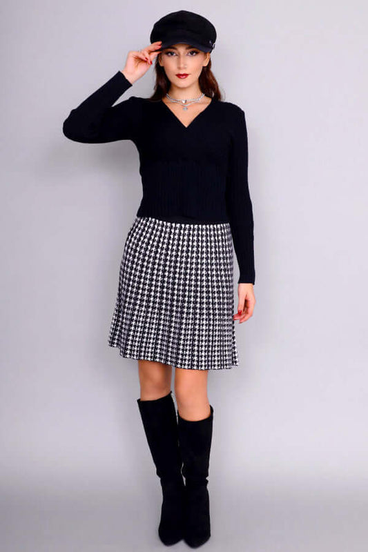 Short pleated skirt