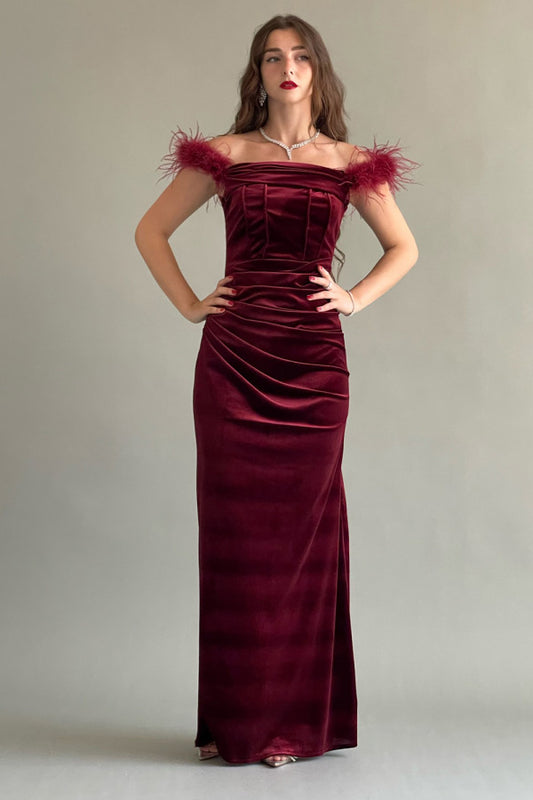 Off-the-shoulder velvet dress decorated with burgundy feathers