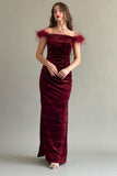 Off-the-shoulder velvet dress decorated with burgundy feathers