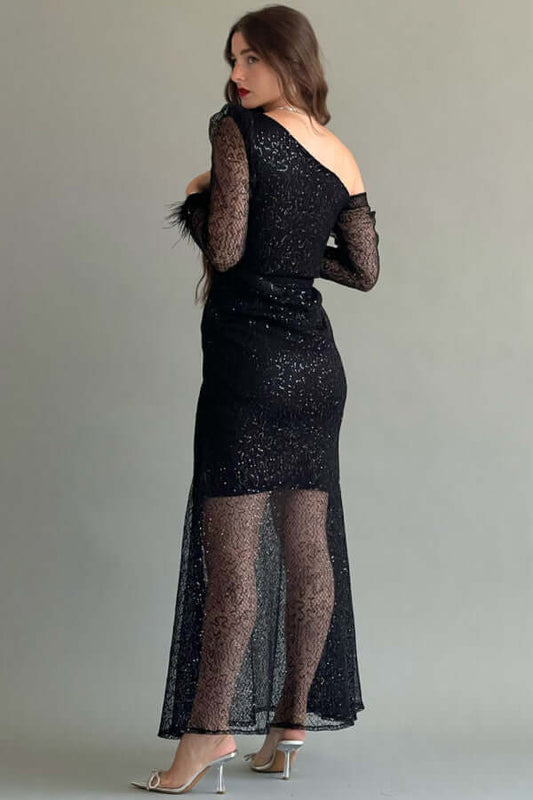 Asymmetric shoulder sequin dress decorated with feathers