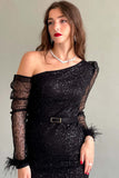 Asymmetric shoulder sequin dress decorated with feathers