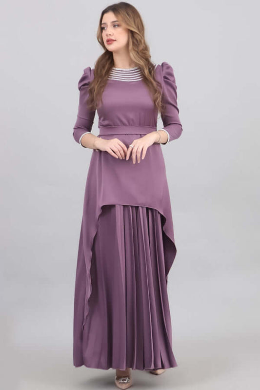 Dress with a split design with crystals and a mauve color