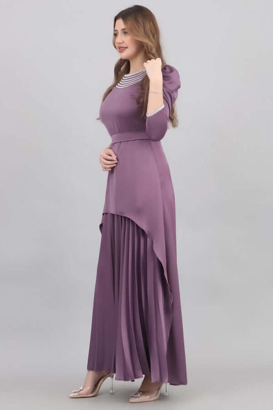 Dress with a split design with crystals and a mauve color