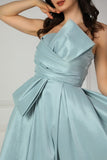 Short evening dress with a green bow