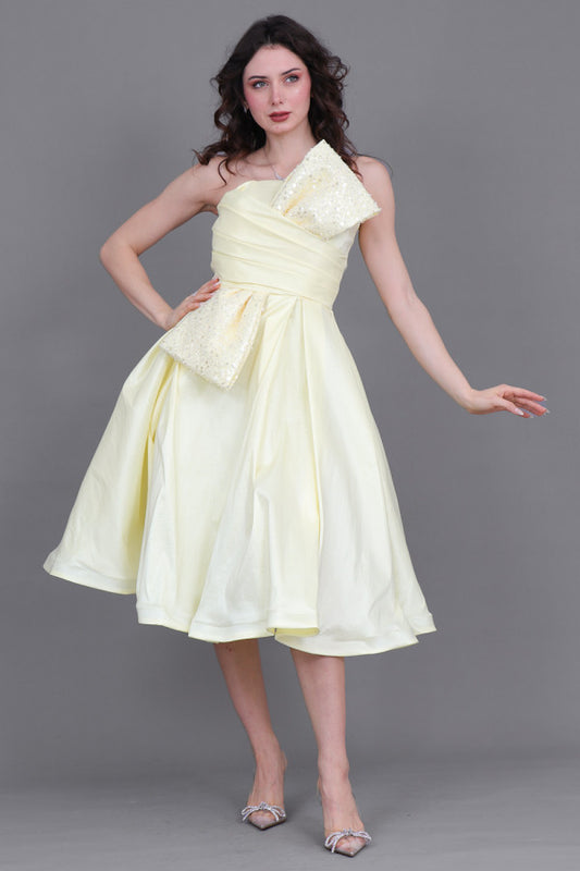 Short evening dress with embroidered bow, yellow