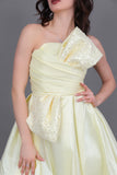 Short evening dress with embroidered bow, yellow