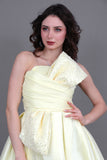 Short evening dress with embroidered bow, yellow