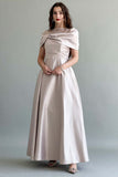 Beige satin taffeta dress with collar sleeves