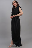 فستان ساتان بتصميم لف مزين بشريط كريستال لون اسود
