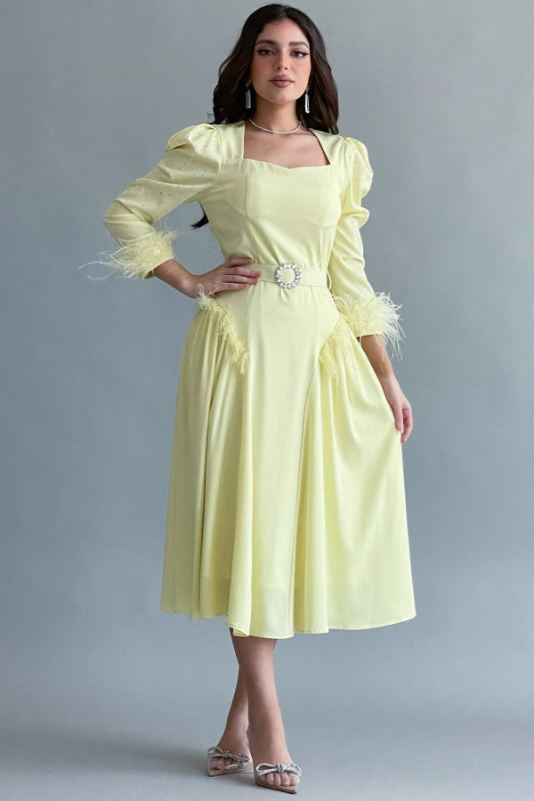 فستان ميدي بتصميم زم من الجوانب مزين بريش لون اصفر