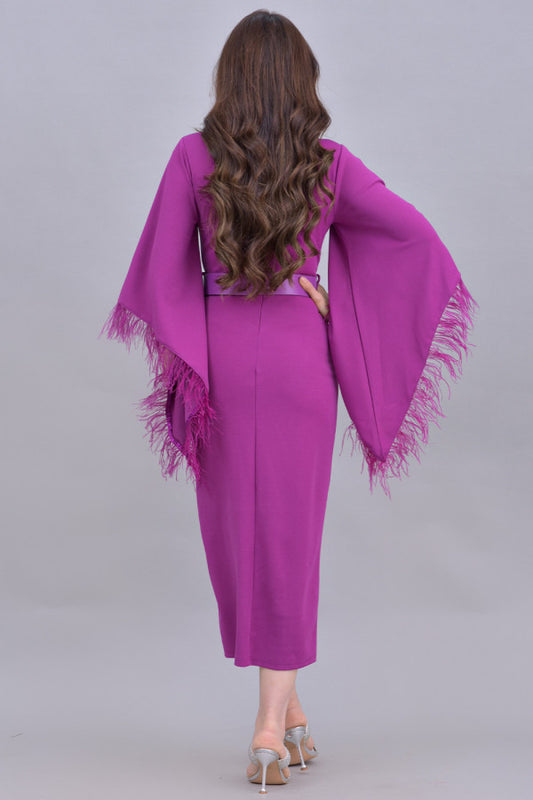 Midi dress with sleeves decorated with mauve feathers