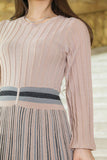 فستان ماكسي بياقة دائرية لون بيج