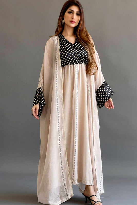 Two-piece galabiya with polka dots on the chest and sleeves