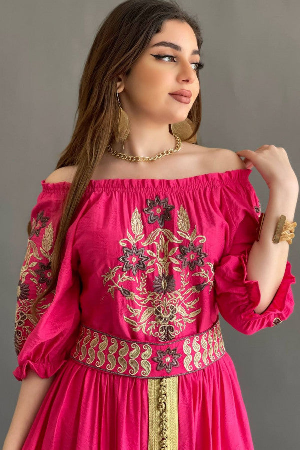 Jalabiya with a wide neck and elegant embroidery