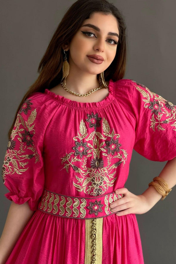 Jalabiya with a wide neck and elegant embroidery