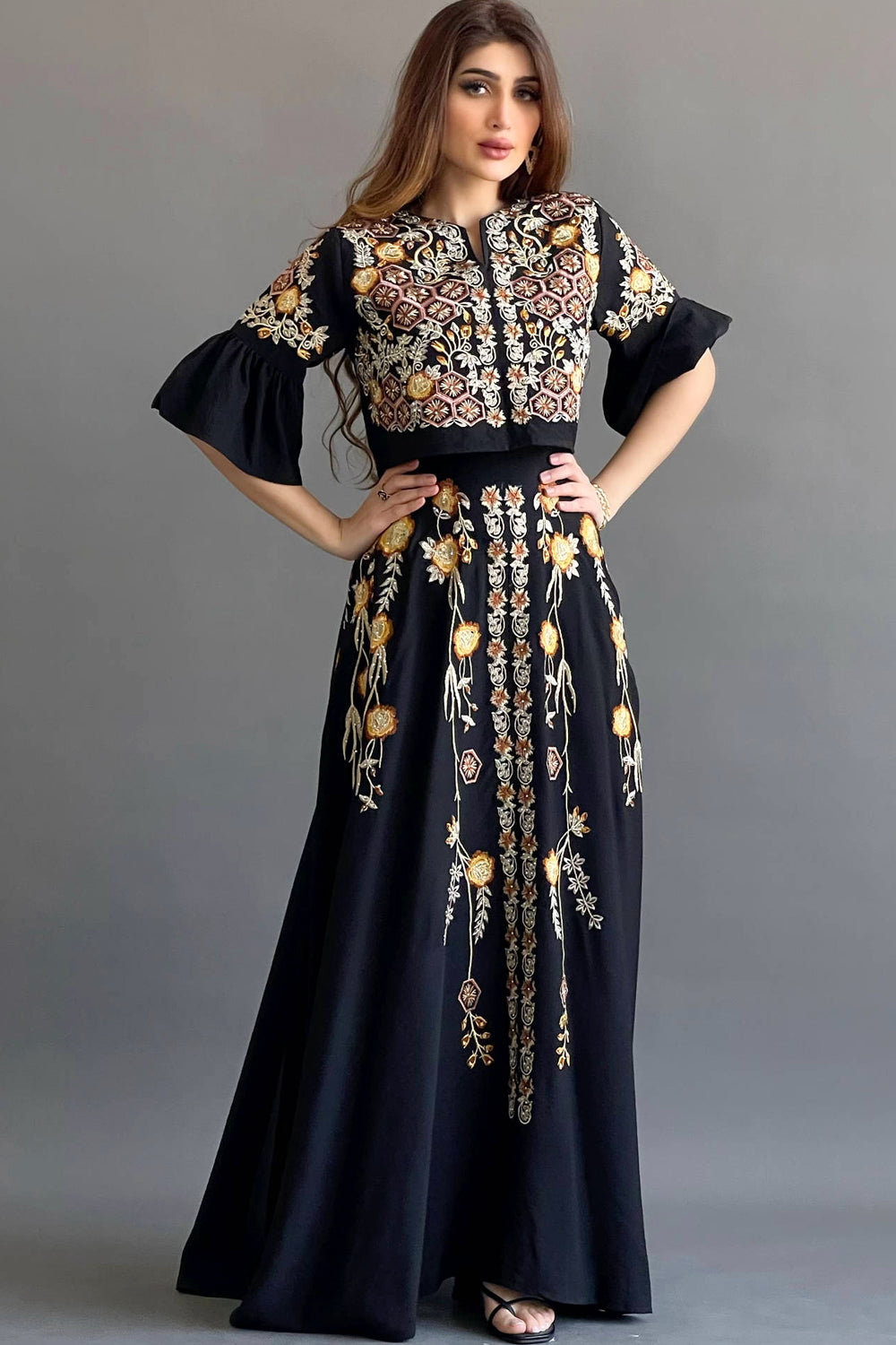 Jalabiya with wide hayr sleeves and floral embroidery