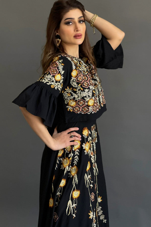 Jalabiya with wide hayr sleeves and floral embroidery