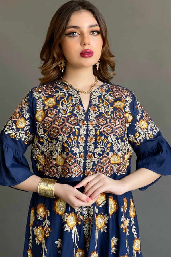 Jalabiya with wide hayr sleeves and floral embroidery